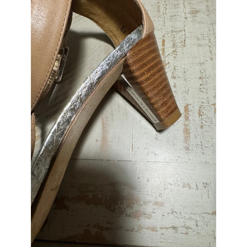 Donald J Pliner Viva Tan Leather Silver Metallic T-Strap Block Heel Sandals 8M
